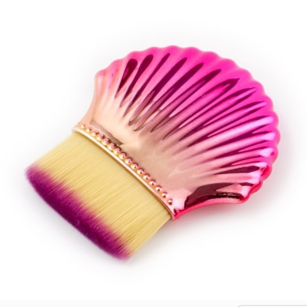 Seashell Foundation Brush